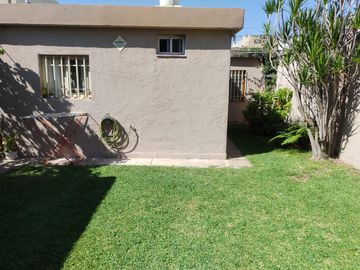 CASA EN VENTA EN AYACUCHO - PATIO, ASADOR, COCHERA Y 3 DORM