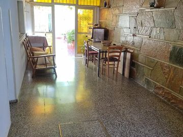 CASA EN VENTA EN AYACUCHO - PATIO, ASADOR, COCHERA Y 3 DORM
