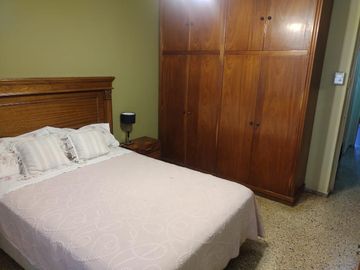 CASA EN VENTA EN AYACUCHO - PATIO, ASADOR, COCHERA Y 3 DORM