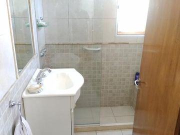 CASA EN VENTA EN AYACUCHO - PATIO, ASADOR, COCHERA Y 3 DORM