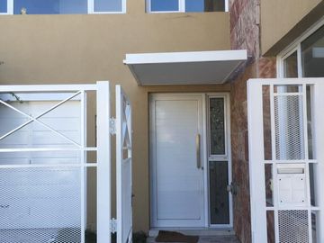 Casa en venta Olegario Andrade  183