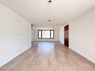 Venta casa de tres dormitorios con quincho y piscina, 235 m2 totales.  La Rinconada, Ibarlucea