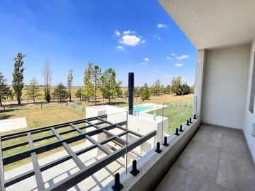 Venta casa de tres dormitorios con quincho y piscina, 235 m2 totales.  La Rinconada, Ibarlucea