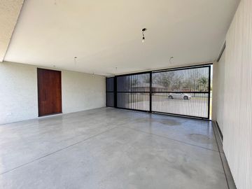 Venta casa de tres dormitorios con quincho y piscina, 235 m2 totales.  La Rinconada, Ibarlucea