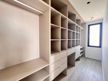 Venta casa de tres dormitorios con quincho y piscina, 235 m2 totales.  La Rinconada, Ibarlucea