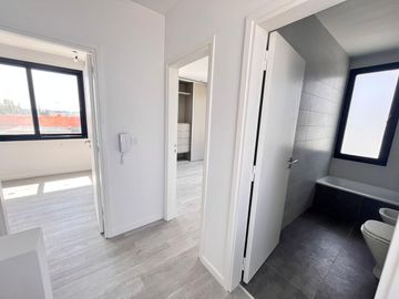 Venta casa de tres dormitorios con quincho y piscina, 235 m2 totales.  La Rinconada, Ibarlucea