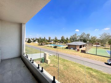 Venta casa de tres dormitorios con quincho y piscina, 235 m2 totales.  La Rinconada, Ibarlucea
