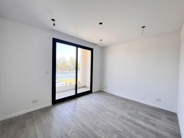 Venta casa de tres dormitorios con quincho y piscina, 235 m2 totales.  La Rinconada, Ibarlucea