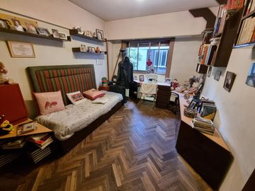 VENTA - PISO  4 AMBIENTES C/DEPENDENCIA - BALCÓN - COCHERA FIJA- CABALLITO