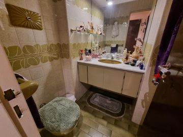VENTA - PISO  4 AMBIENTES C/DEPENDENCIA - BALCÓN - COCHERA FIJA- CABALLITO