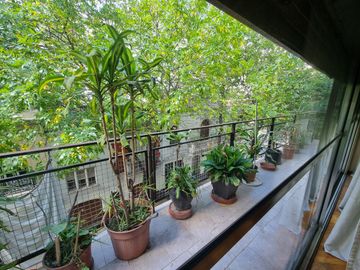 VENTA - PISO  4 AMBIENTES C/DEPENDENCIA - BALCÓN - COCHERA FIJA- CABALLITO