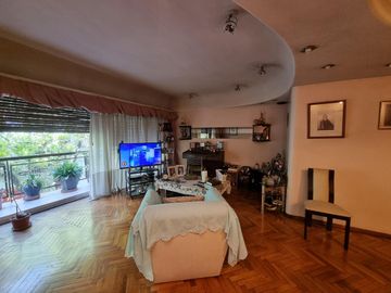 VENTA - PISO  4 AMBIENTES C/DEPENDENCIA - BALCÓN - COCHERA FIJA- CABALLITO