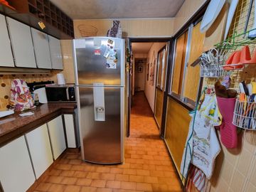 VENTA - PISO  4 AMBIENTES C/DEPENDENCIA - BALCÓN - COCHERA FIJA- CABALLITO