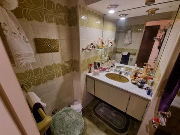 VENTA - PISO  4 AMBIENTES C/DEPENDENCIA - BALCÓN - COCHERA FIJA- CABALLITO
