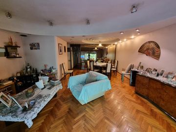 VENTA - PISO  4 AMBIENTES C/DEPENDENCIA - BALCÓN - COCHERA FIJA- CABALLITO