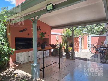 Casa en venta 3 ambientes-  en el bosque de Barrio Septiembre.