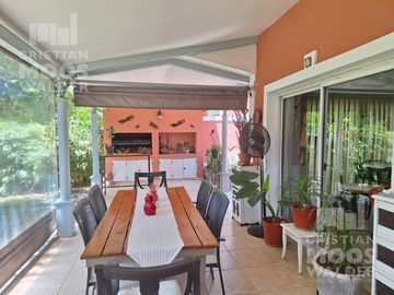 Casa en venta 3 ambientes-  en el bosque de Barrio Septiembre.