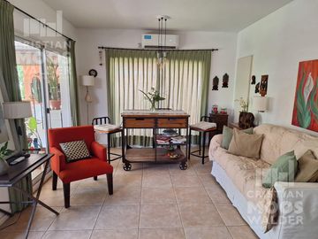 Casa en venta 3 ambientes-  en el bosque de Barrio Septiembre.