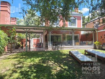 Casa en venta 3 ambientes-  en el bosque de Barrio Septiembre.
