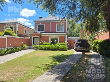 Casa en venta 3 ambientes-  en el bosque de Barrio Septiembre.