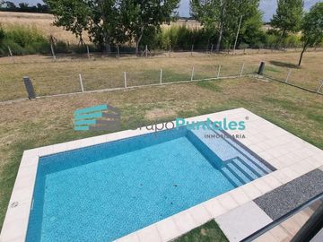 Casa en Barrio La Magdalena, en Barrio Histórico sobre hermoso lote de 1077 m2 en Canning