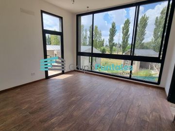 Casa en Barrio La Magdalena, en Barrio Histórico sobre hermoso lote de 1077 m2 en Canning