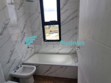 Casa en Barrio La Magdalena, en Barrio Histórico sobre hermoso lote de 1077 m2 en Canning