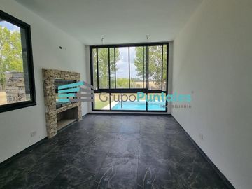Casa en Barrio La Magdalena, en Barrio Histórico sobre hermoso lote de 1077 m2 en Canning