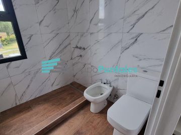 Casa en Barrio La Magdalena, en Barrio Histórico sobre hermoso lote de 1077 m2 en Canning