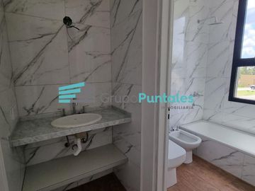 Casa en Barrio La Magdalena, en Barrio Histórico sobre hermoso lote de 1077 m2 en Canning
