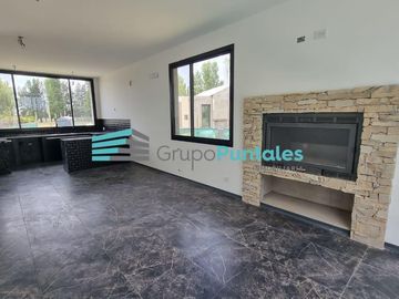 Casa en Barrio La Magdalena, en Barrio Histórico sobre hermoso lote de 1077 m2 en Canning