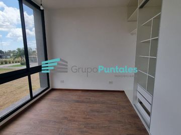 Casa en Barrio La Magdalena, en Barrio Histórico sobre hermoso lote de 1077 m2 en Canning