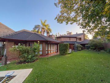Casa 3 dormitorios, terreno 760 m2, pileta y quincho, Fisherton