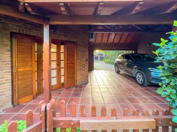 Casa 3 dormitorios, terreno 760 m2, pileta y quincho, Fisherton