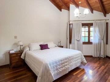 Casa 3 dormitorios, terreno 760 m2, pileta y quincho, Fisherton