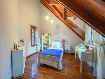 Casa 3 dormitorios, terreno 760 m2, pileta y quincho, Fisherton