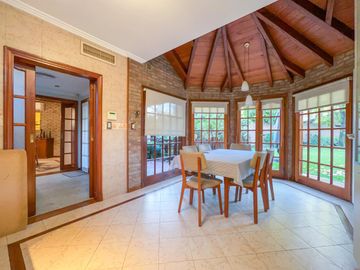 Casa 3 dormitorios, terreno 760 m2, pileta y quincho, Fisherton