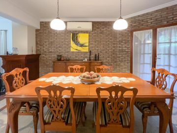 Casa 3 dormitorios, terreno 760 m2, pileta y quincho, Fisherton