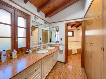 Casa 3 dormitorios, terreno 760 m2, pileta y quincho, Fisherton
