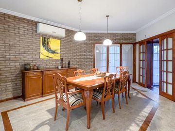 Casa 3 dormitorios, terreno 760 m2, pileta y quincho, Fisherton
