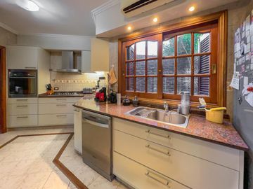 Casa 3 dormitorios, terreno 760 m2, pileta y quincho, Fisherton