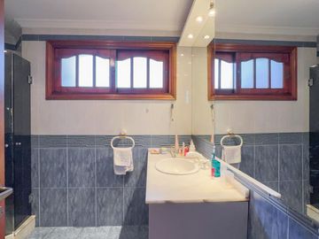 Casa 3 dormitorios, terreno 760 m2, pileta y quincho, Fisherton