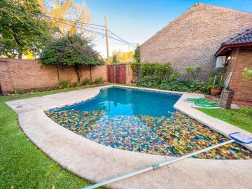 Casa 3 dormitorios, terreno 760 m2, pileta y quincho, Fisherton