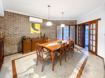 Casa 3 dormitorios, terreno 760 m2, pileta y quincho, Fisherton