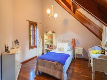 Casa 3 dormitorios, terreno 760 m2, pileta y quincho, Fisherton