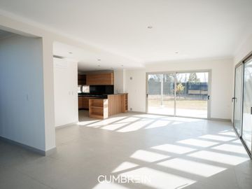 Casa a estrenar en La Castilla Club de Campo