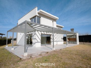 Casa a estrenar en La Castilla Club de Campo