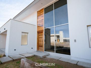 Casa a estrenar en La Castilla Club de Campo