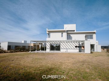 Casa a estrenar en La Castilla Club de Campo