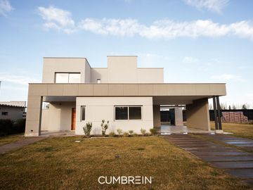 Casa a estrenar en La Castilla Club de Campo